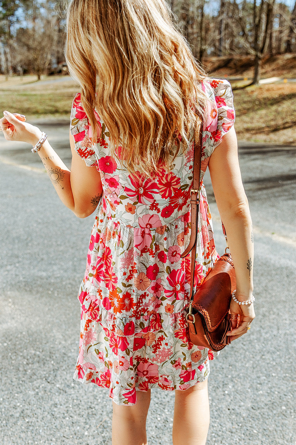 Vestido de cuello alto con estampado de volantes