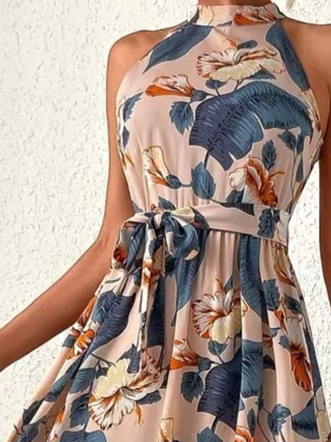 Vestido sin mangas con estampado floral anudado