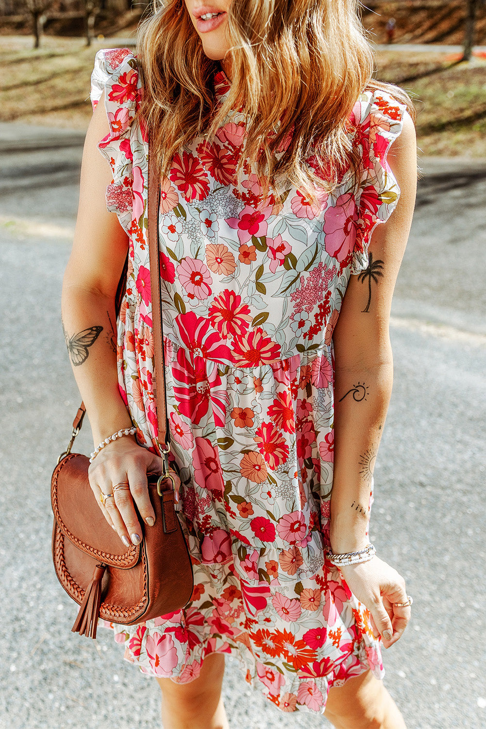 Vestido de cuello alto con estampado de volantes