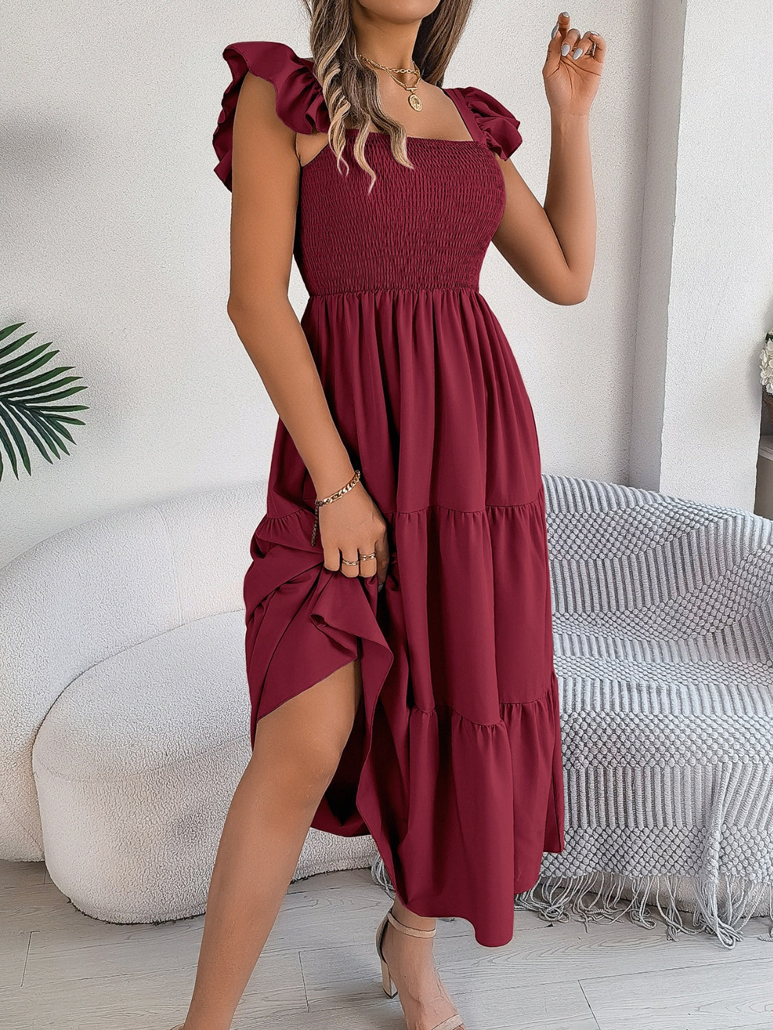 Vestido midi con escote cuadrado fruncido y mangas cortas