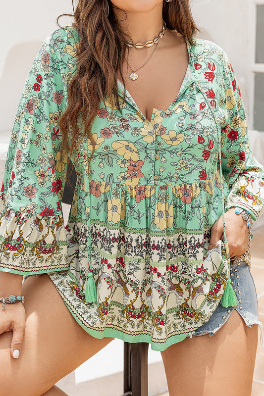 Blusa con lazo y borlas florales en talla grande