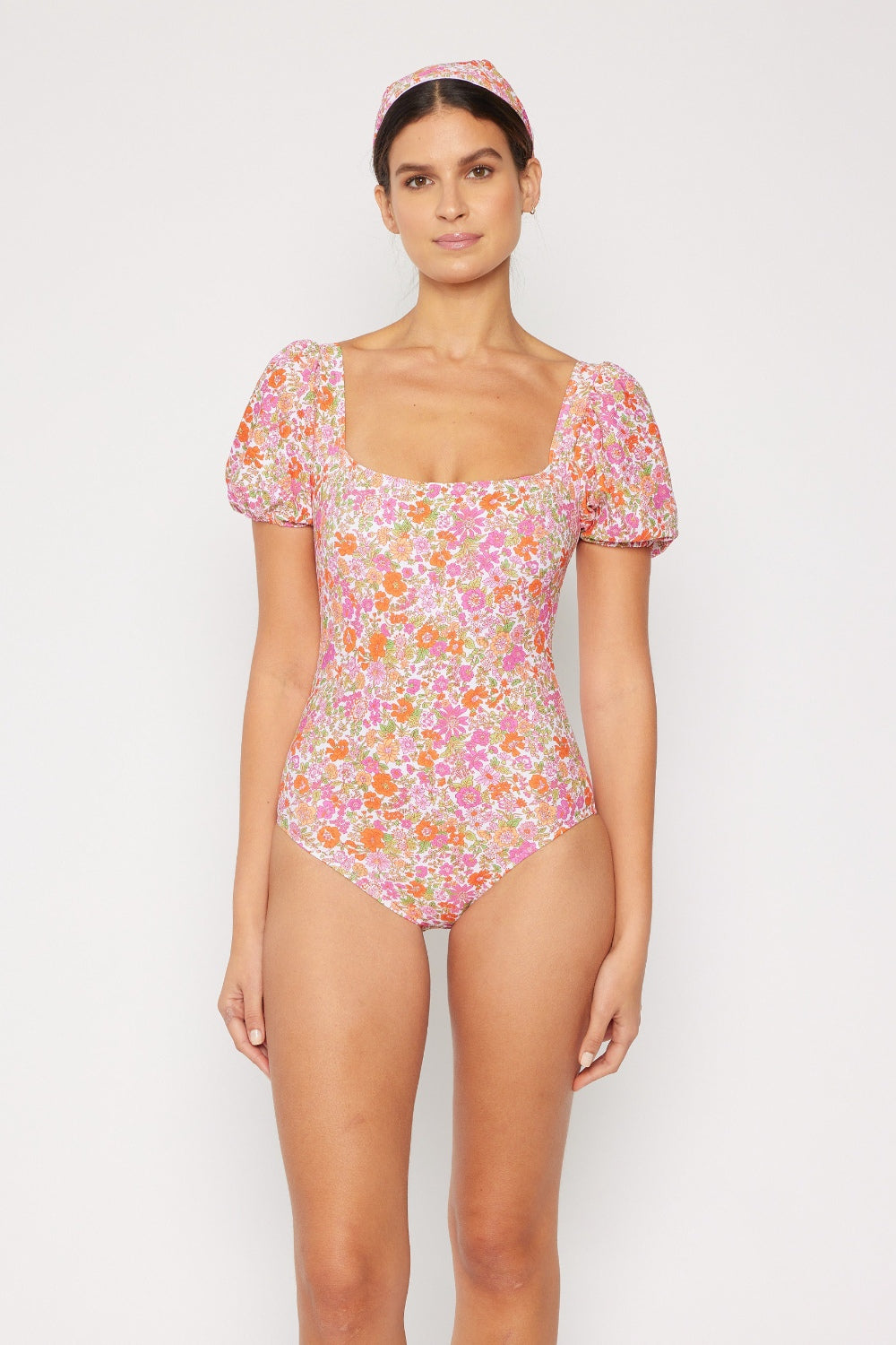 Traje de baño de una pieza con mangas abullonadas y estampado floral de Marina West Swim