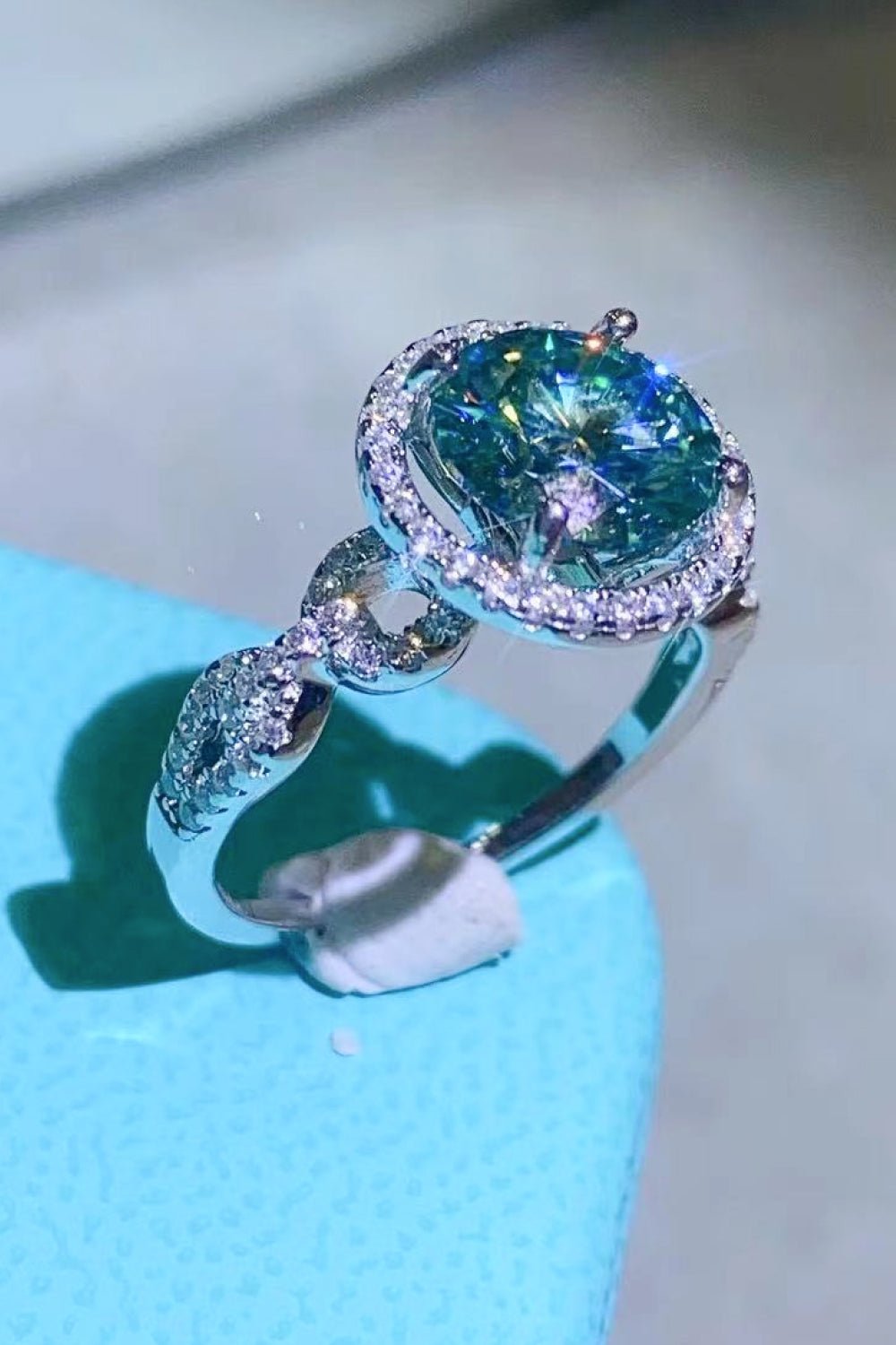 2 Carat Moissanite Emerald Green Ring - Runway Regalia