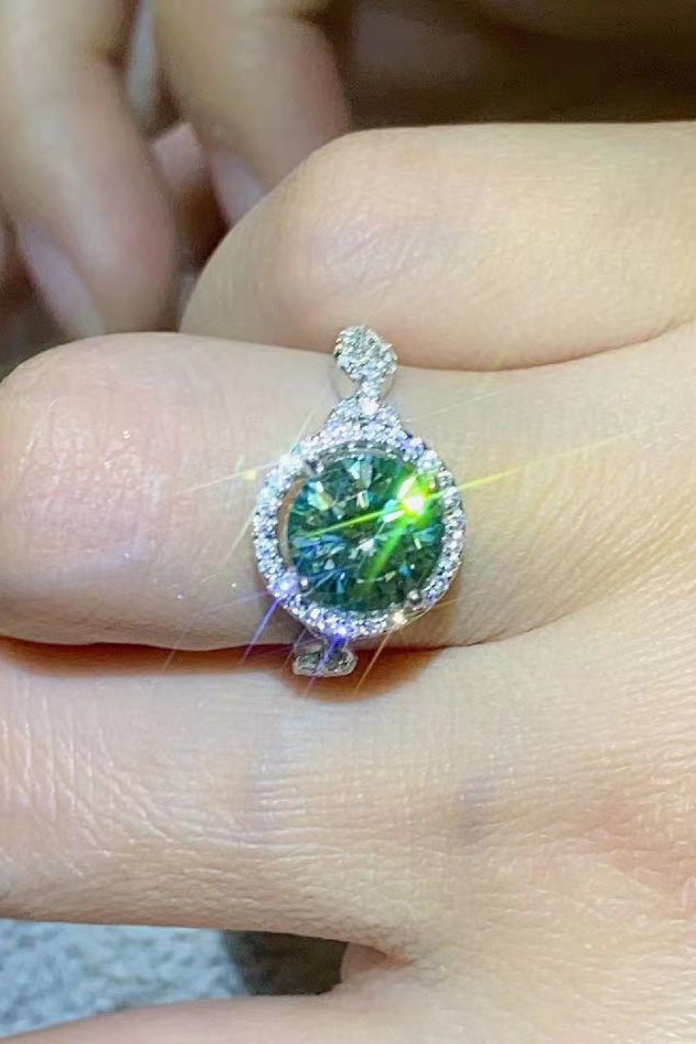 2 Carat Moissanite Emerald Green Ring - Runway Regalia