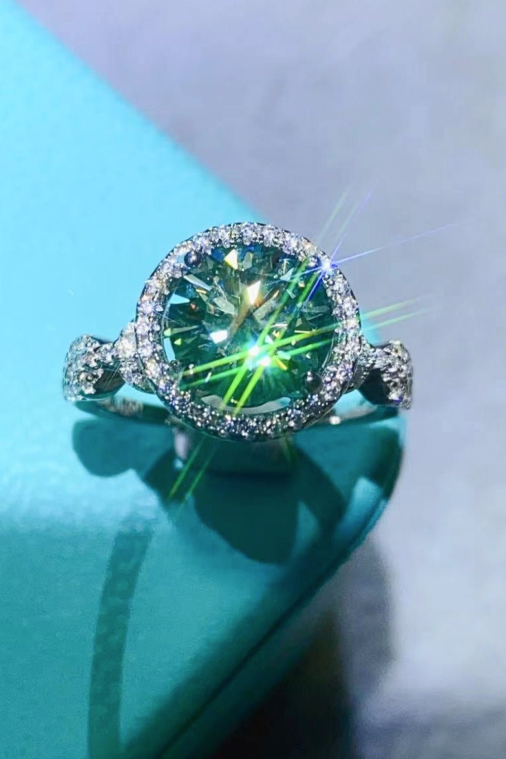 2 Carat Moissanite Emerald Green Ring - Runway Regalia