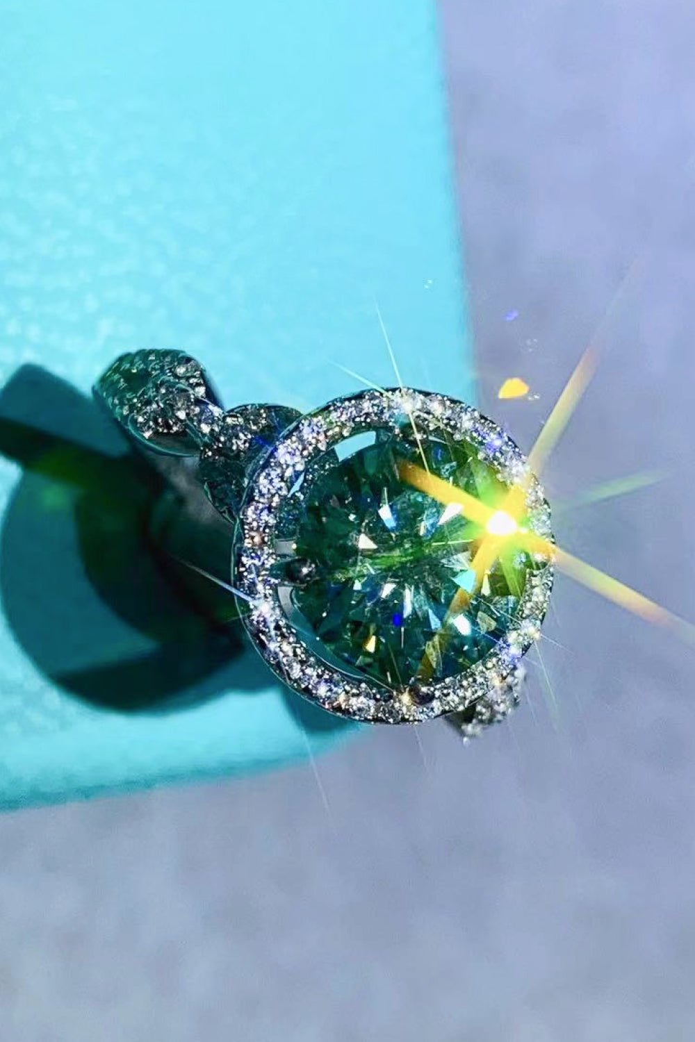 2 Carat Moissanite Emerald Green Ring - Runway Regalia