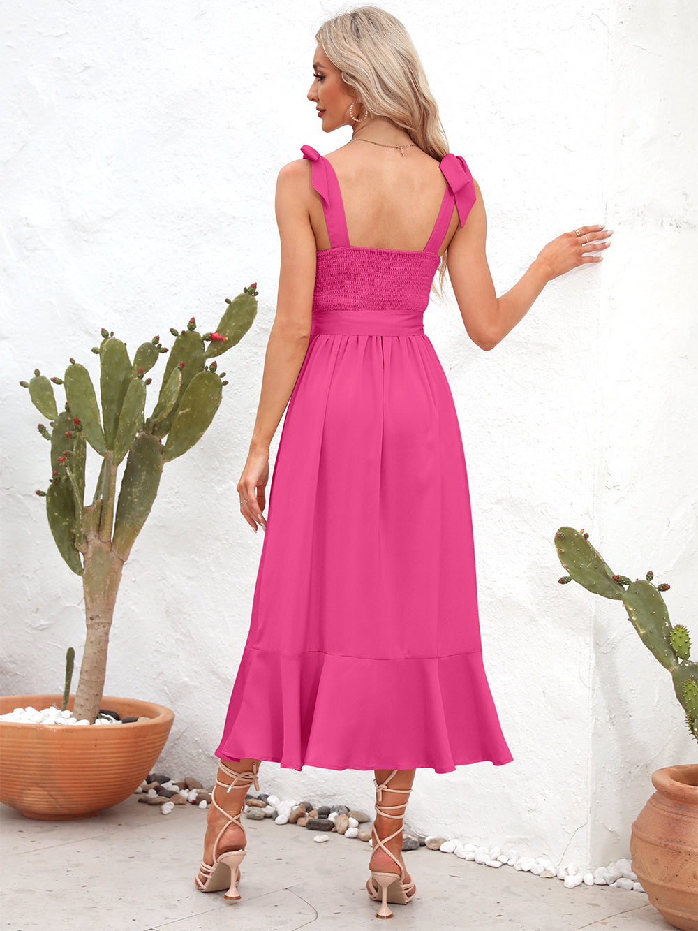 Vestido midi con escote cuadrado y tirantes anudados