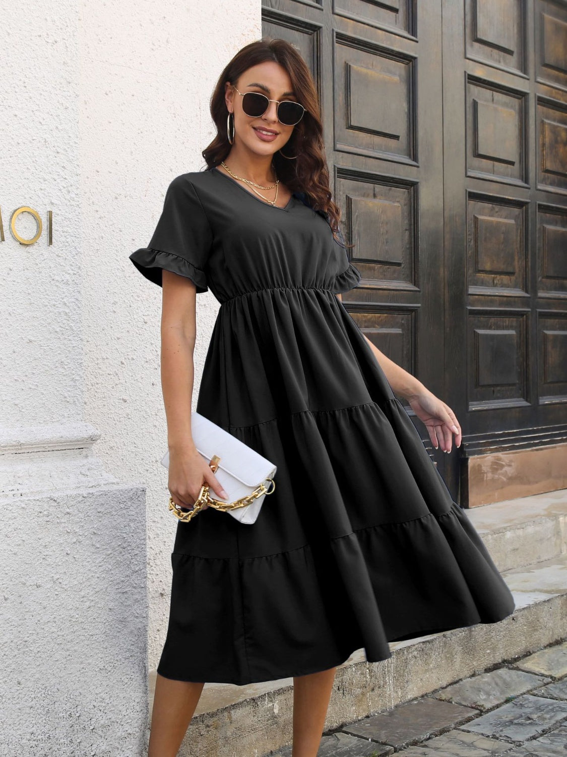 Vestido midi de manga corta con escote en V