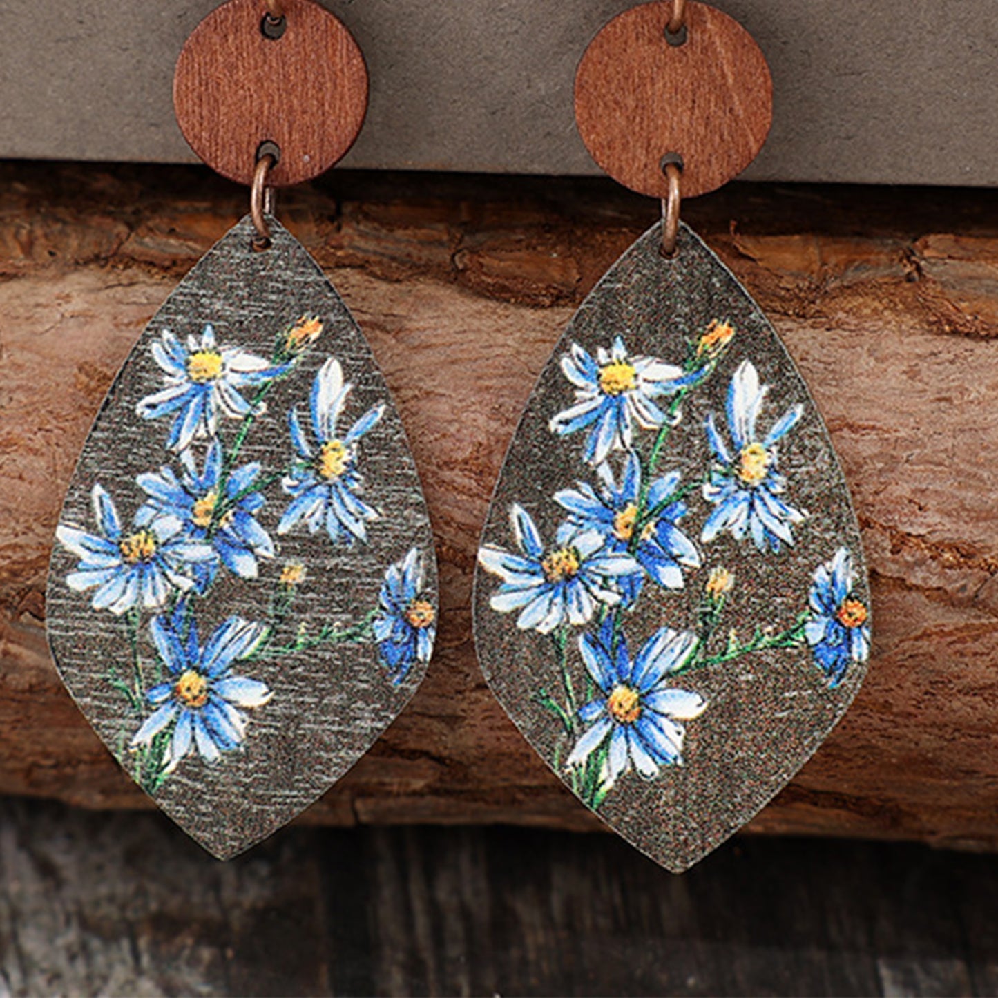 Pendientes de madera con forma geométrica de flores