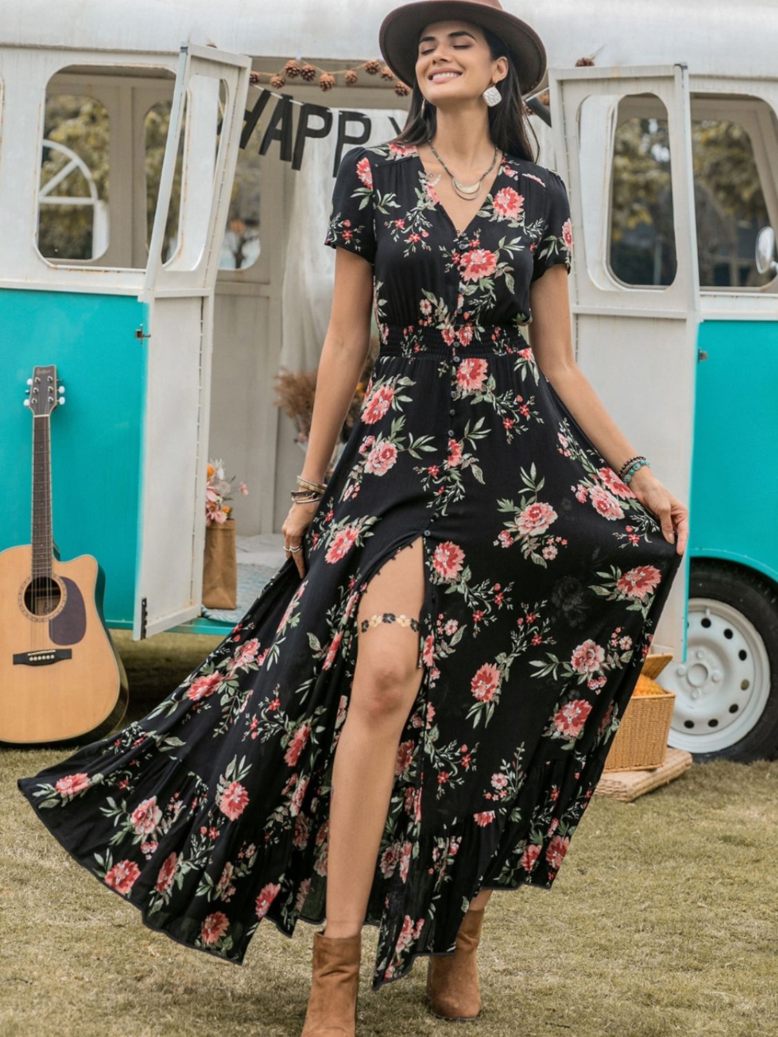 Vestido de manga corta con escote en V y estampado dividido