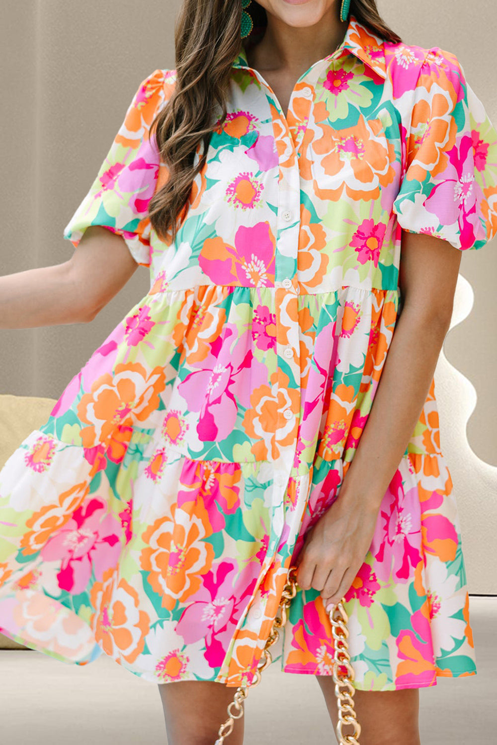 Vestido mini de manga corta con estampado escalonado