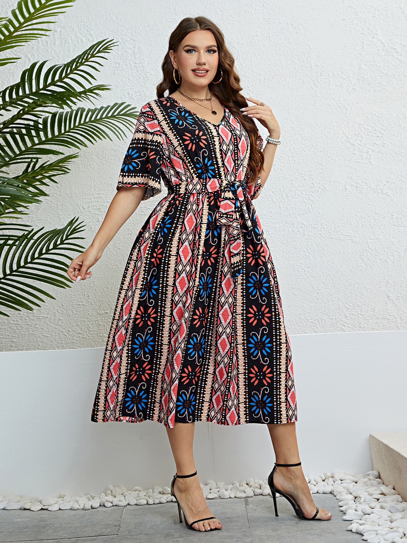 Vestido midi bohemio con escote en V y cinturón anudado en talla grande de Honey