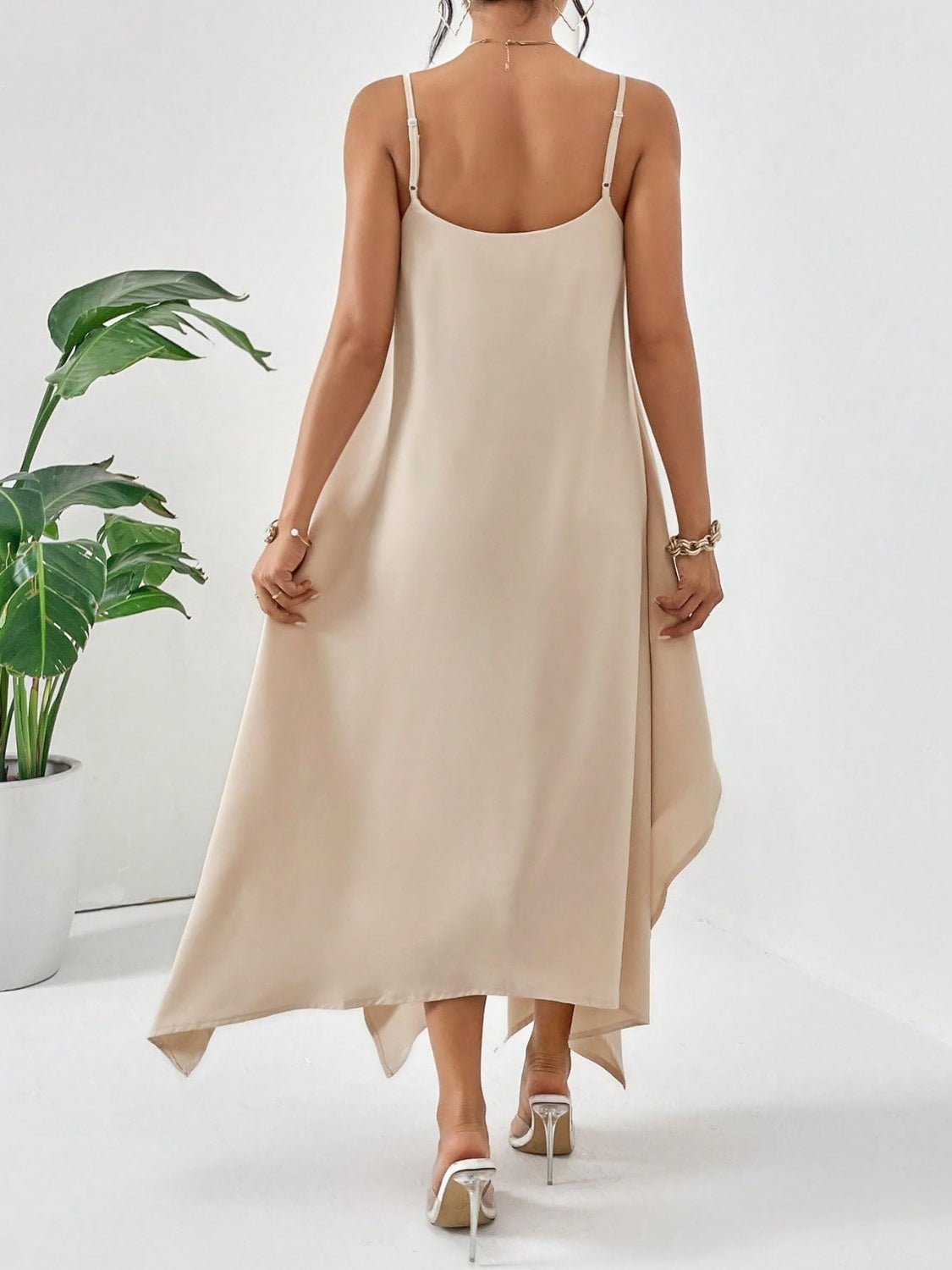 Vestido camisero midi con escote redondo