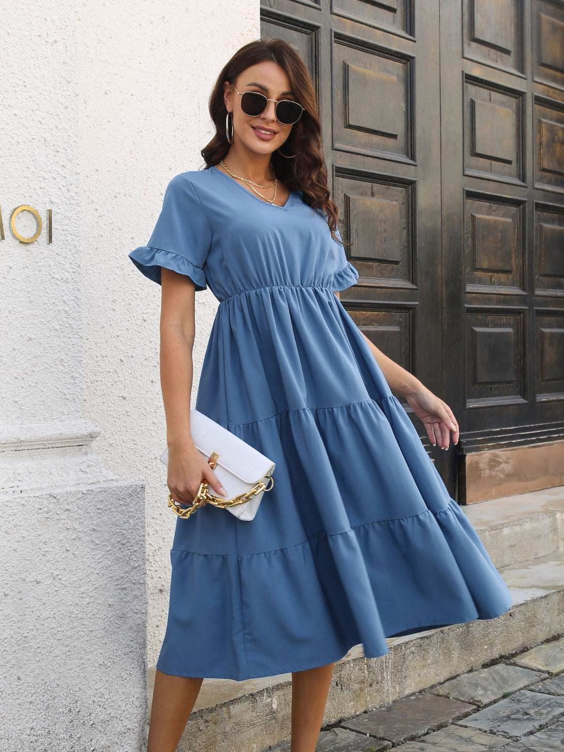 Vestido midi de manga corta con escote en V