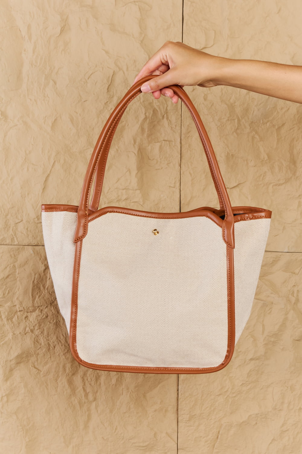 Bolso de mano Fame Beach Chic con ribete de piel sintética en color ocre