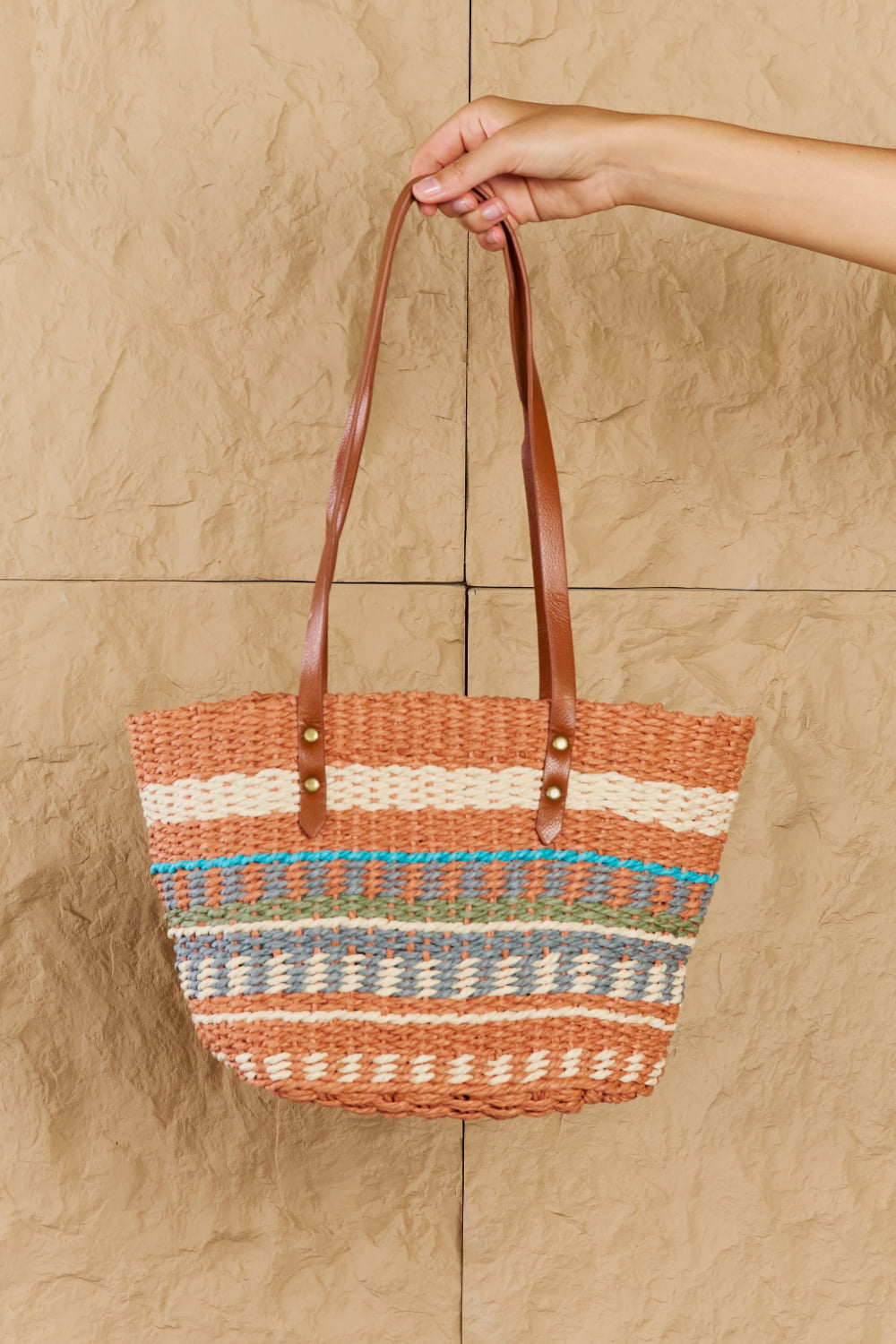 Bolso tote de paja trenzada a rayas de Fame By The Sand