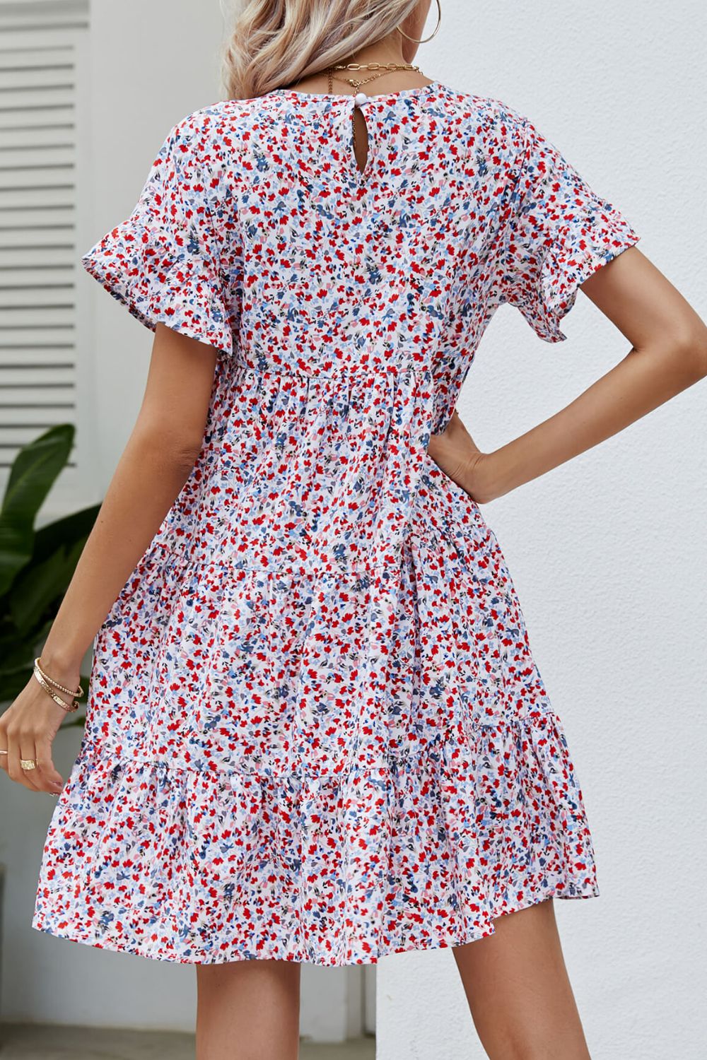 Vestido con volantes y mangas con estampado floral ditsy