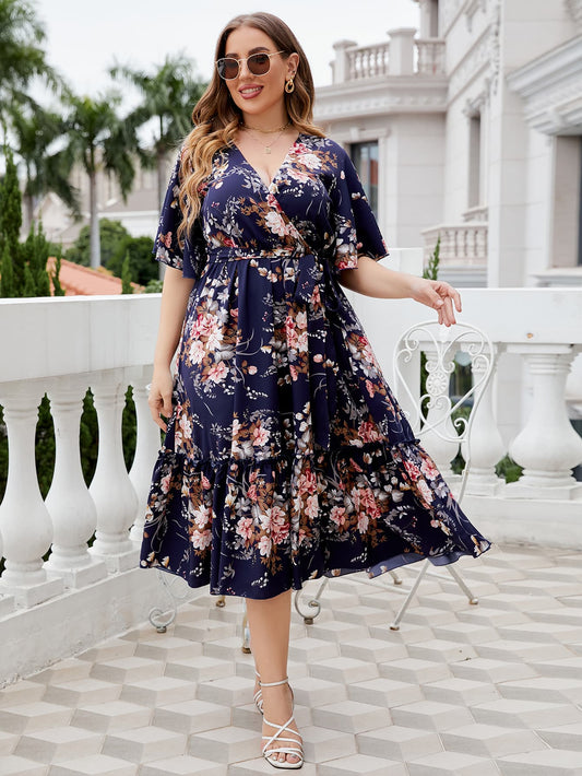 Vestido midi con escote cruzado y estampado floral en talla grande de Honey