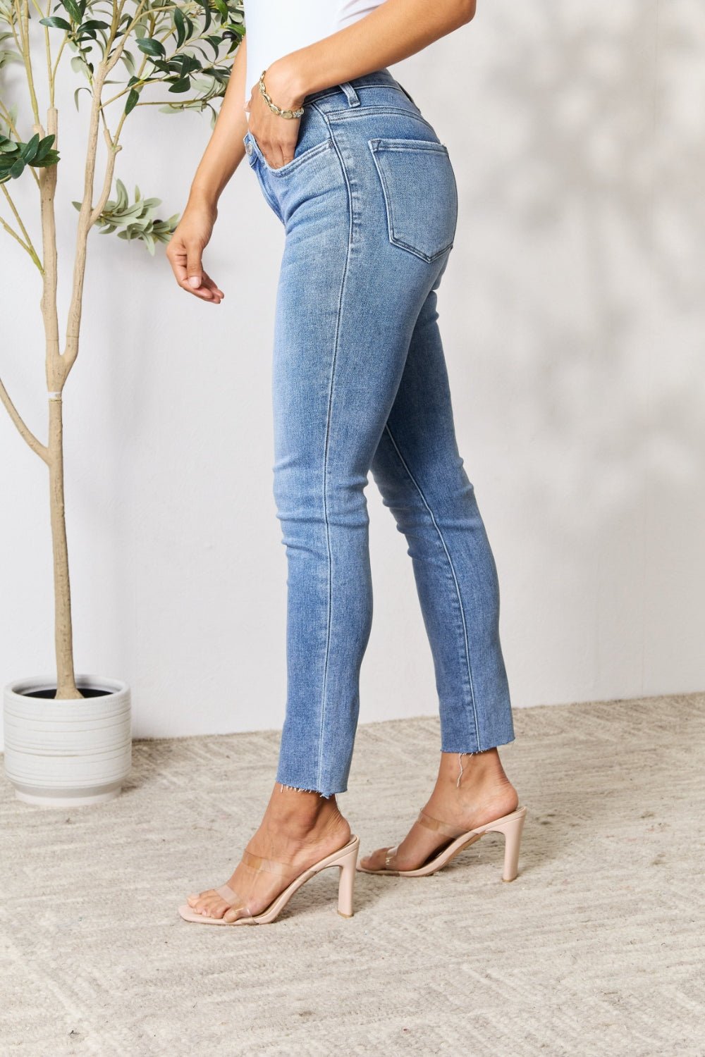 BAYEAS Raw Hem Skinny Jeans - Runway Regalia