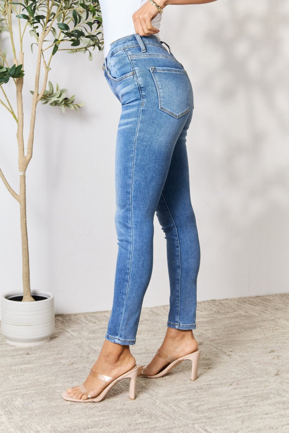 BAYEAS Skinny Cropped Jeans - Runway Regalia