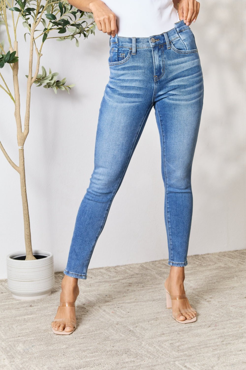 BAYEAS Skinny Cropped Jeans - Runway Regalia