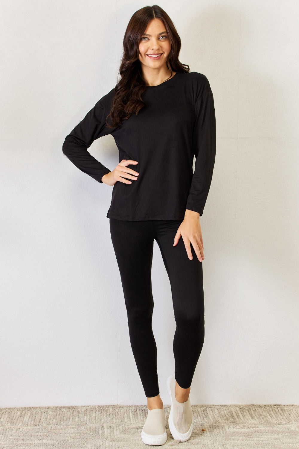 Conjunto de camiseta y leggings de manga larga con cuello redondo JULIA