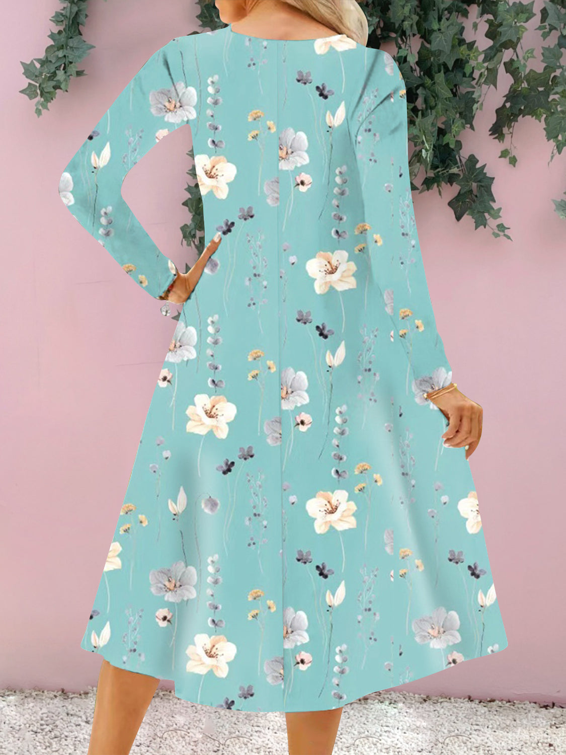 Vestido midi de manga larga con muescas y estampado floral