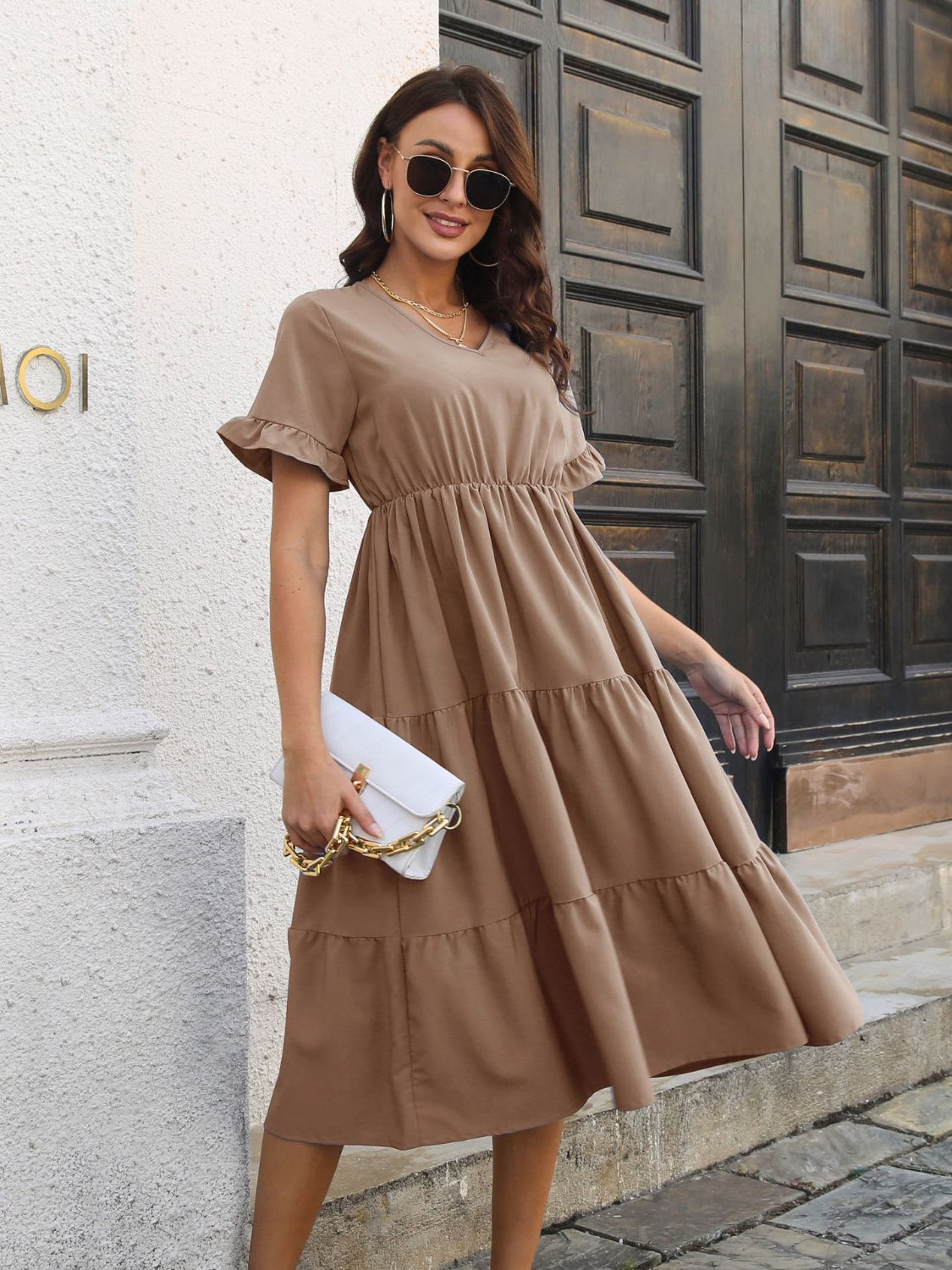 Vestido midi de manga corta con escote en V