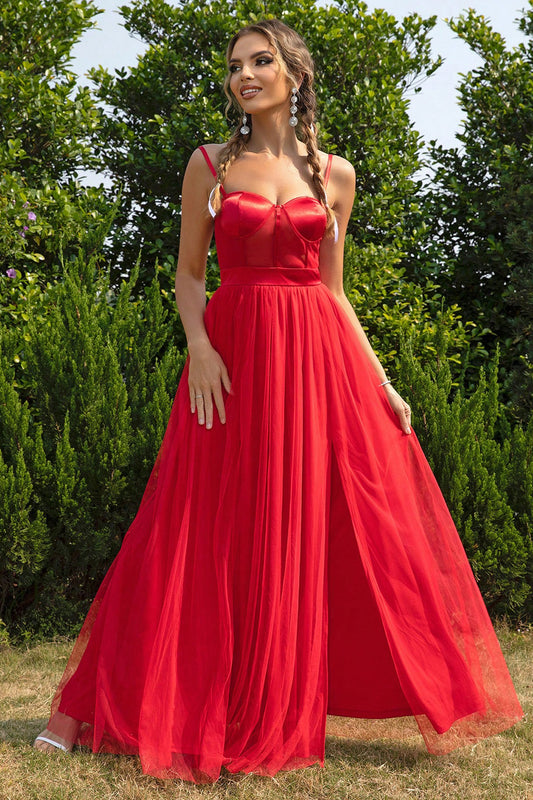 Vestido con escote en forma de corazón y tirantes finos