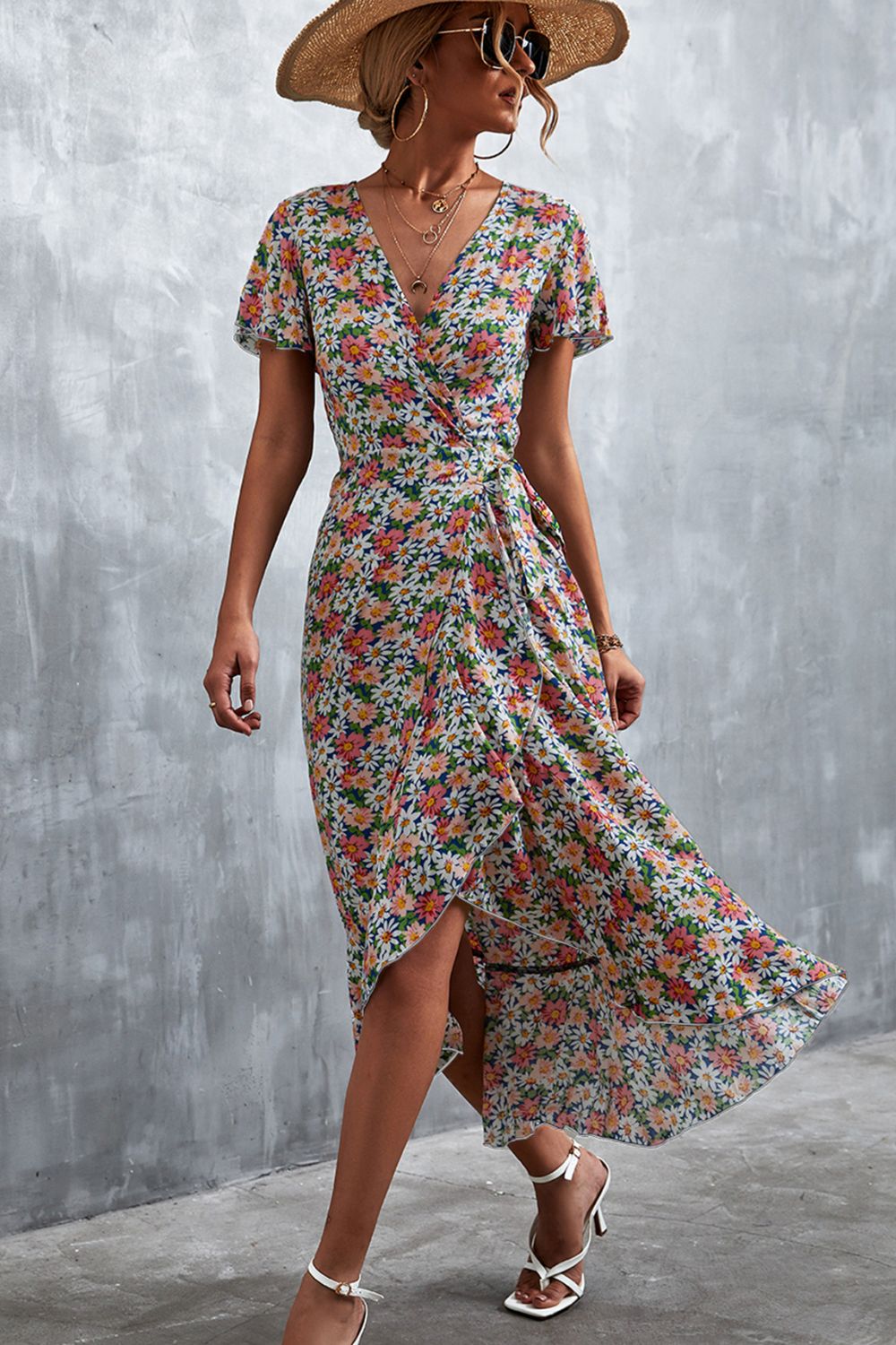 Vestido midi con cuello cruzado y estampado floral