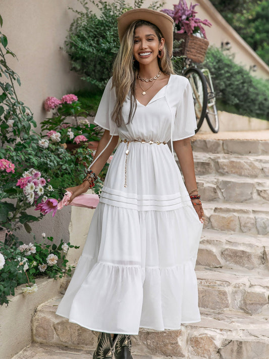 Vestido con cuello anudado, manga corta y dobladillo con volantes