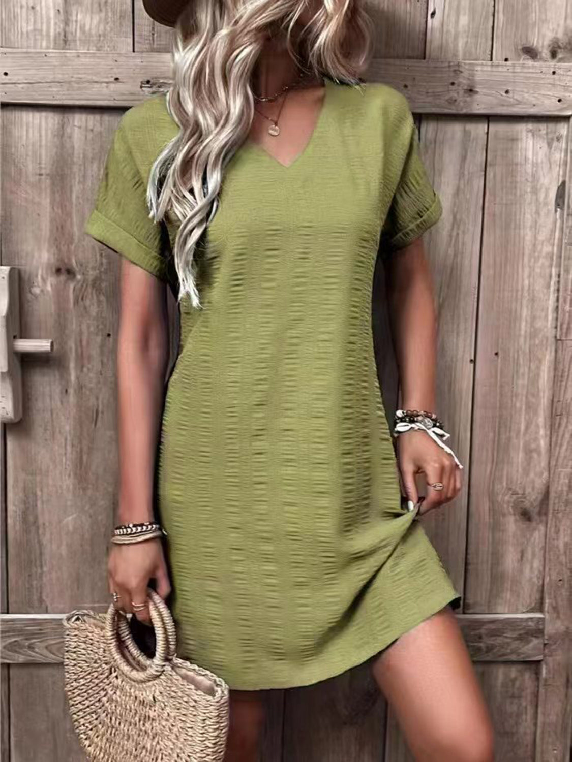 Vestido mini de manga corta con escote en V y talla grande