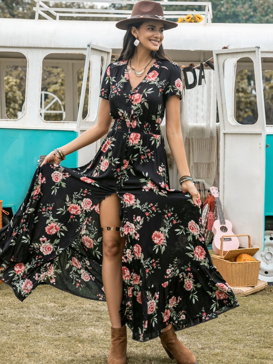 Vestido de manga corta con escote en V y estampado dividido