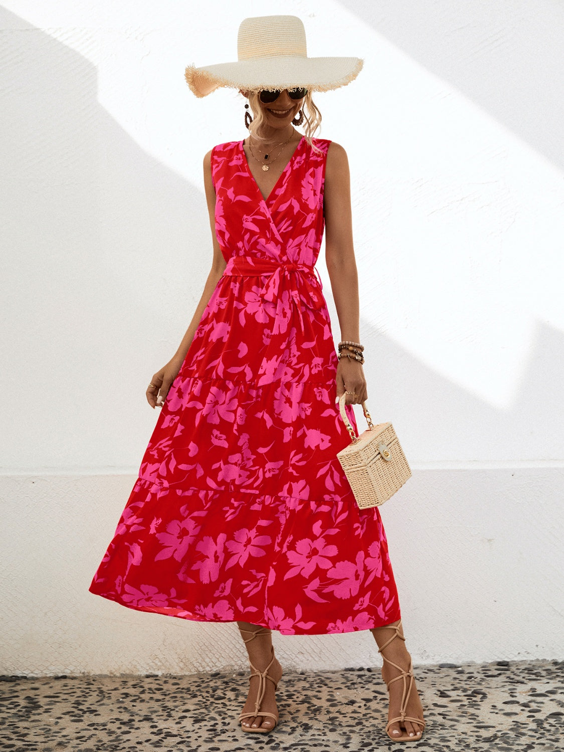 Vestido cruzado con capas y estampado anudado