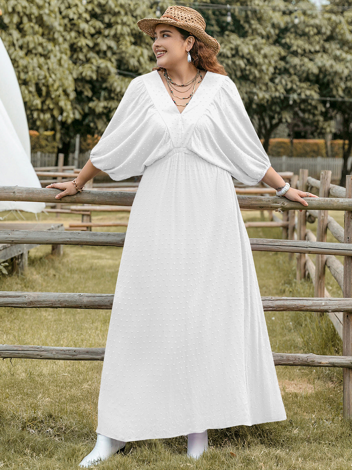 Vestido de manga tres cuartos con escote en V y lunares suizos en talla grande