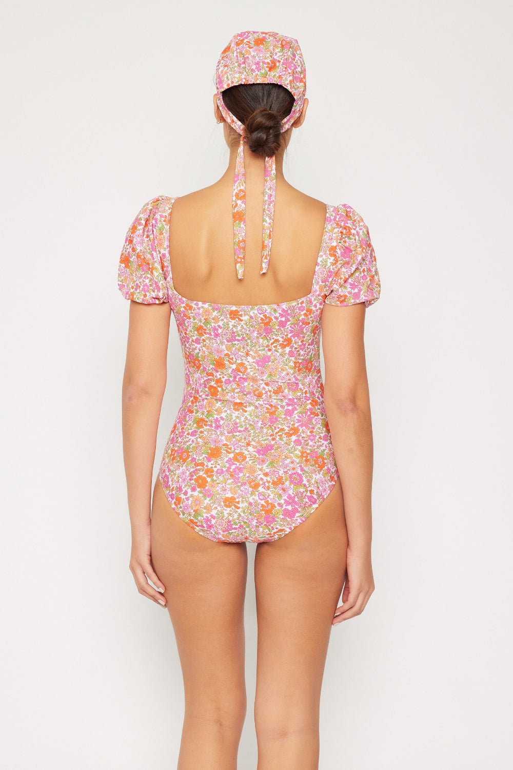 Traje de baño de una pieza con mangas abullonadas y estampado floral de Marina West Swim